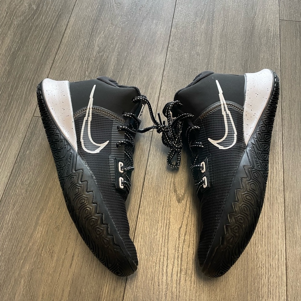 Nike Kyrie Flytrap IV 4 Black White Metallic Silver Mens CT1972-001